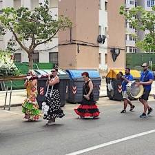 El paseo de San Juan ha iniciado tres días de fiestas vecinales en la barriada Ensanche-Almarjal